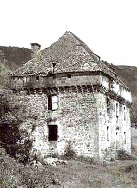 Château de Chanterelle à Saint-Vincent-de-Salers